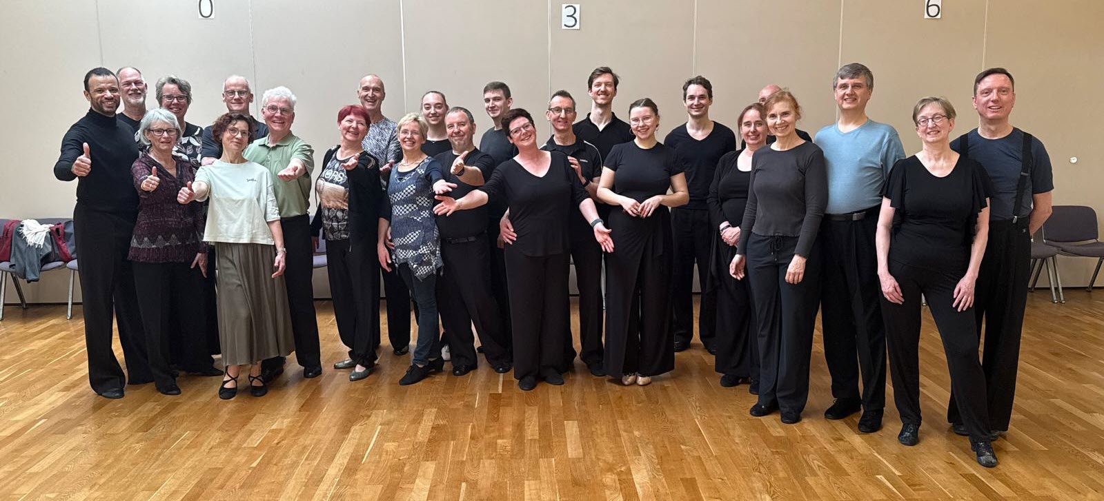 Teilnehmende des Standard-Workshops Paarharmonie beim TSC Schwarz-Gelb Aachen